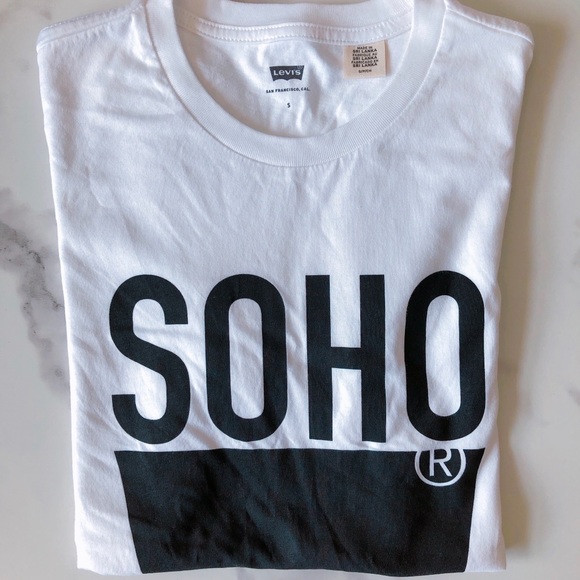 ⛔️SOLD⛔️Levi's tee - Picture 4 of 4